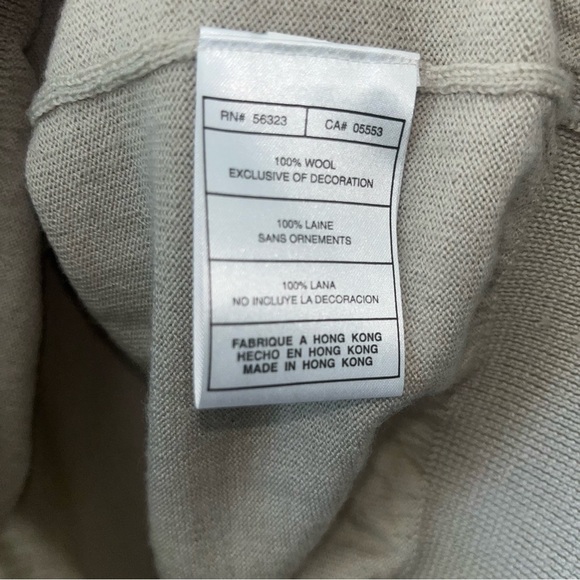 Tiger Woods Collection Tan V-Neck Sweater with Relaxed Fit - Picture 4 of 7